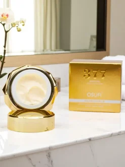 377 Rozjaśniający krem do twarzy wyrównujący koloryt skóry