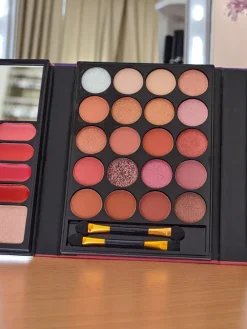 ANYLADY Kompaktowa paletka do makijażu - cienie, konturowanie, usta- 32 odcienie