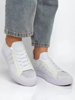 Aurelio Białe Sneakersy Tekstylne z Eko Skóry na Płaskiej Platformie 2,5 cm