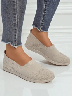 Beżowe damskie slip-ony Callista – lekkie buty tkaninowe na płaskiej podeszwie