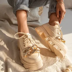 Beżowe półbuty na płaskim obcasie Eqoia - Obuwie