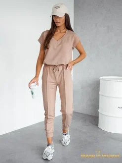 Beżowy Zestaw Livia z Dekoltem w Serek