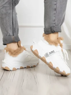 Białe sportowe sneakersy damskie z futerkiem Nonua- Obuwie