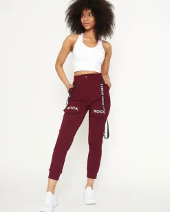 Bordowe damskie materiałowe spodnie typu bojówki z szelkami - Odzież