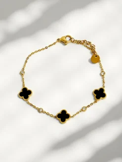 Bransoletka Aurelia Bianca z kwiatami w odcieniu czarnej perły, złocona