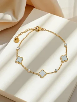 Bransoletka Aurelia Bianca z kwiatami w odcieniu białej perły, złocona