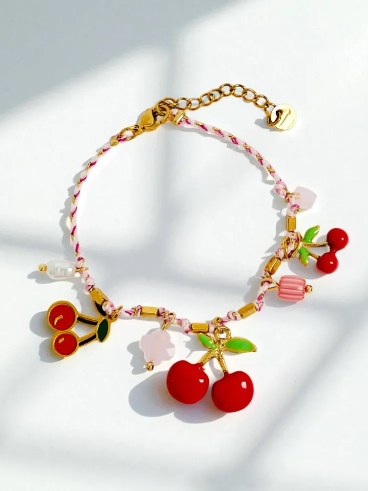 Bransoletka Calista Cerise z charmami wiśniowymi na złoconym sznureczku