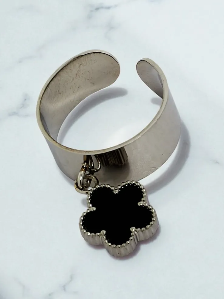 Bransoletka obręcz Dolce Vita z ozdobnymi charmsami