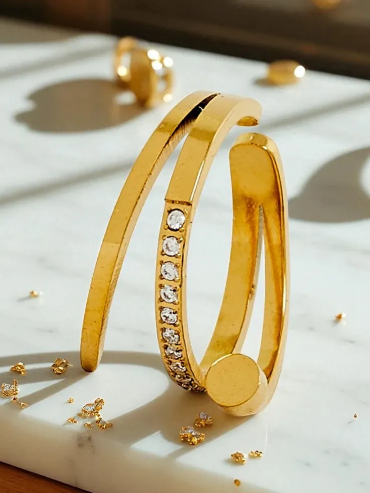 Bransoletka obręcz Dolce Vita z ozdobnymi charmsami