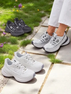 Buty sportowe damskie Royalfashion Hypatia czarne na płaskim obcasie 5 cm