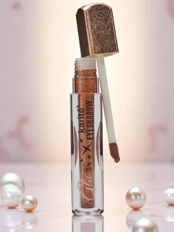 Błyszczący cień do powiek w płynie w kolorze Soil