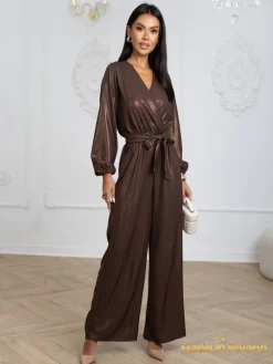 Błyszczący kombinezon damski z kopertowym dekoltem Milla