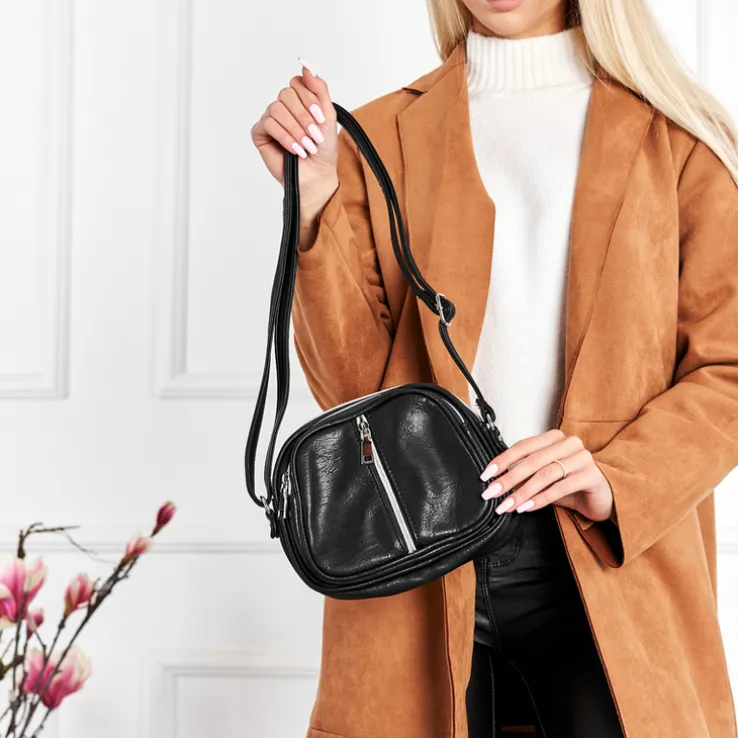 Czarna damska mała torebka na ramię - Akcesoria