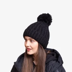 Czarna damska ocieplana błyszcząca czapka z pomponem - Akcesoria