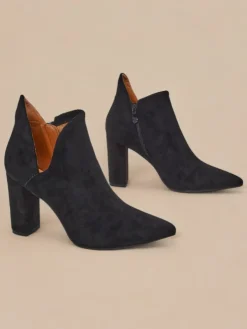 Czarne damskie botki na słupku z wycięciem Alania - Obuwie