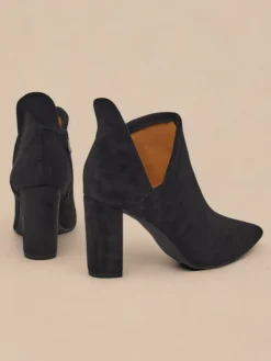 Czarne damskie botki na słupku z wycięciem Alania - Obuwie