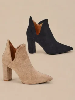 Czarne damskie botki na słupku z wycięciem Alania - Obuwie