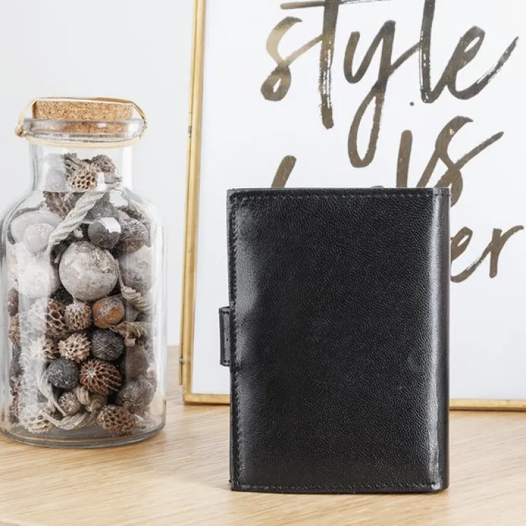 Czarny portfel męski zapinany guzikiem - Akcesoria