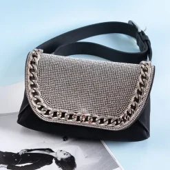 Damska torebka typu nerka z cyrkoniami i łańcuszkiem - Akcesoria