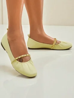 Damskie baleriny AURELIA Gialla z łańcuszkiem w kolorze żółtym, eko skóra