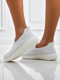 Damskie białe slip-ony Callista z oddychającej tkaniny na płaskim obcasie