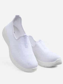 Damskie białe slip-ony Callista z oddychającej tkaniny na płaskim obcasie