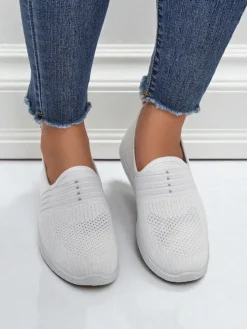 Damskie białe slip-ony Tkanina Callisto – lekkie buty na wiosnę i lato