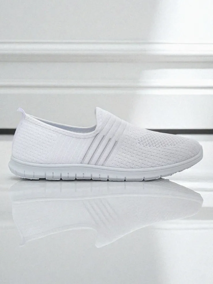 Damskie białe slip-ony Tkanina Callisto – lekkie buty na wiosnę i lato