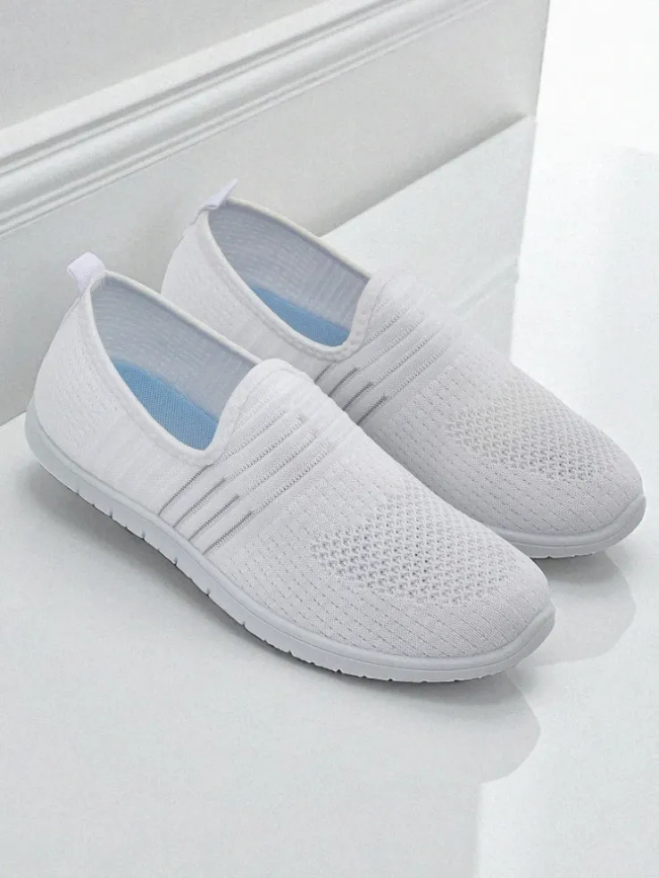 Damskie białe slip-ony Tkanina Callisto – lekkie buty na wiosnę i lato