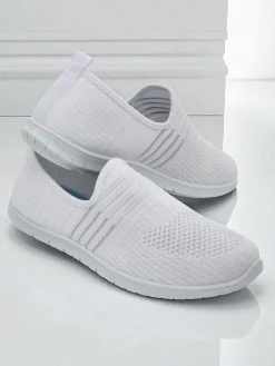 Damskie białe slip-ony Tkanina Callisto – lekkie buty na wiosnę i lato