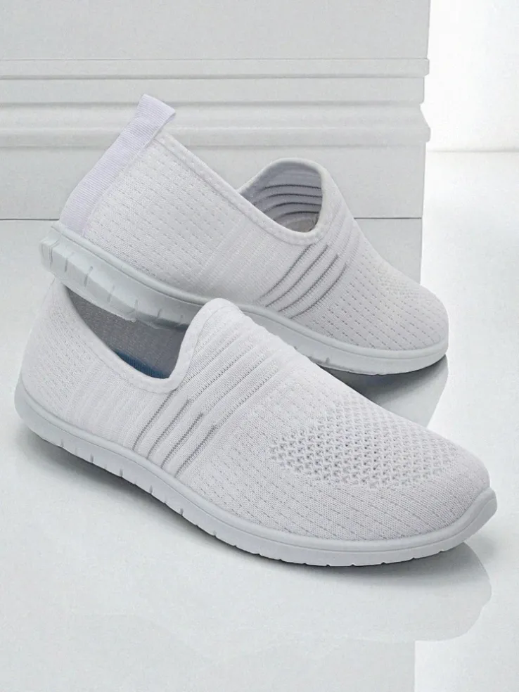 Damskie białe slip-ony Tkanina Callisto – lekkie buty na wiosnę i lato