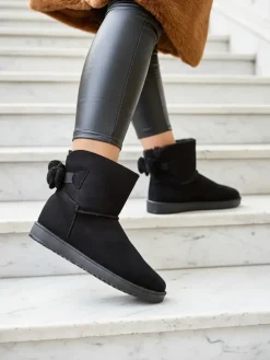 Damskie Botki Aurelia w Czarnym Kolorze na Płaskim Obcasie