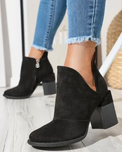 Damskie botki na słupku z wycięciami w kolorze czarnym Encura- Obuwie