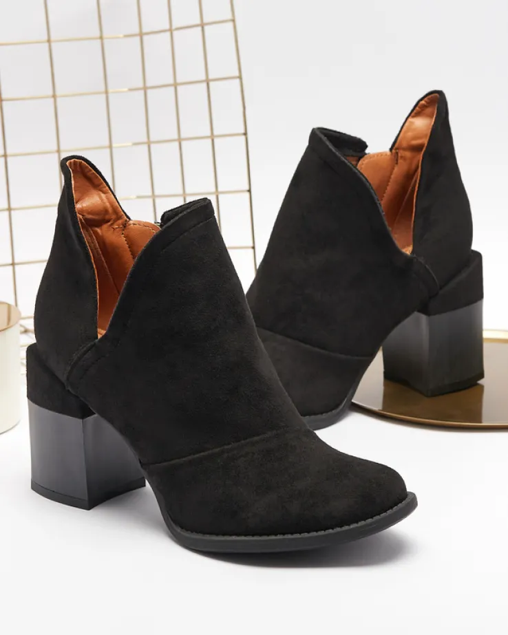 Damskie botki na słupku z wycięciami w kolorze czarnym Encura- Obuwie