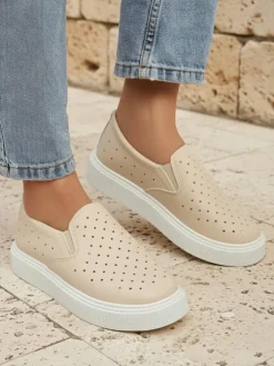 Damskie slip-ony Callista Beżowe z ekologicznej skóry na platformie