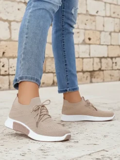 Damskie sneakersy Aristea jasny brązowy płaski obcas tkanina 3 cm