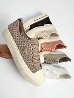 Damskie sneakersy Hypatia Mesh jasny brąz na lato płaska podeszwa 3cm