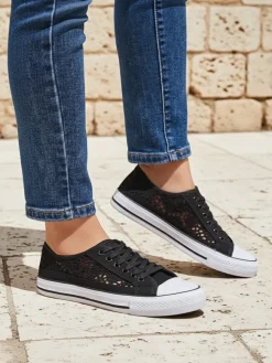 Damskie trampki Calista Nero z koronką, oddychające – kolekcja Lato/Wiosna