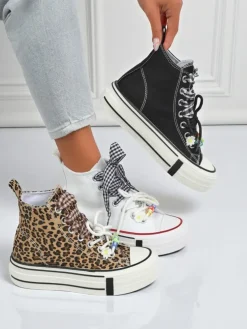 Damskie trampki Callisto Czarne platformy z tkaniny z akcentami retro