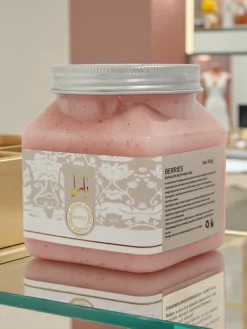 Drobnoziarnisty peeling do twarzy i ciała Berries