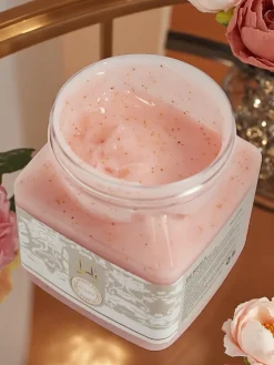 Drobnoziarnisty peeling do twarzy i ciała Berries