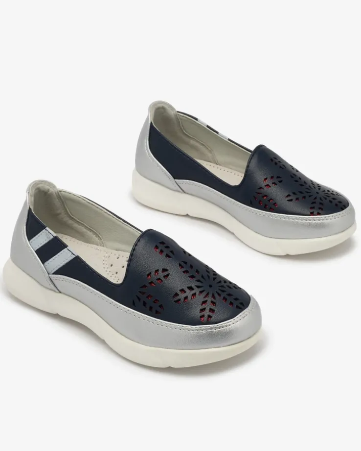 Dziewczęce srebrno - granatowe tenisówki slip on Ewesgi - Obuwie