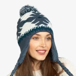 Granatowa damska ocieplana czapka w śnieżynki z pomponami - Akcesoria