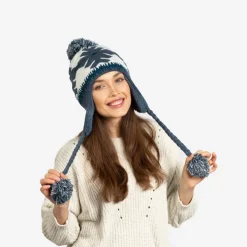 Granatowa damska ocieplana czapka w śnieżynki z pomponami - Akcesoria