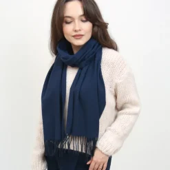 Klasyczny damski granatowy szalik - Akcesoria
