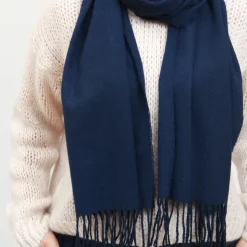 Klasyczny damski granatowy szalik - Akcesoria