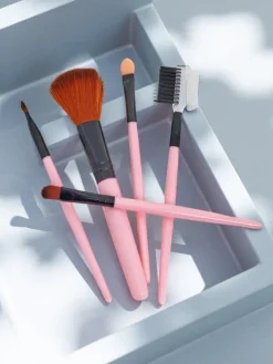 Kompaktowy zestaw pędzelków do makijażu