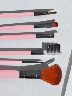 Kompaktowy zestaw pędzelków do makijażu