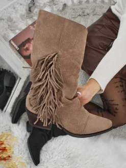 Kowbojki damskie na obcasie z frędzelkami Selva