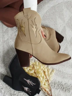 Kowbojki damskie na obcasie z ozdobnymi wstawkami Cendria